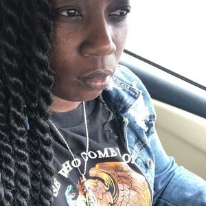 Meet your Posher, Mia